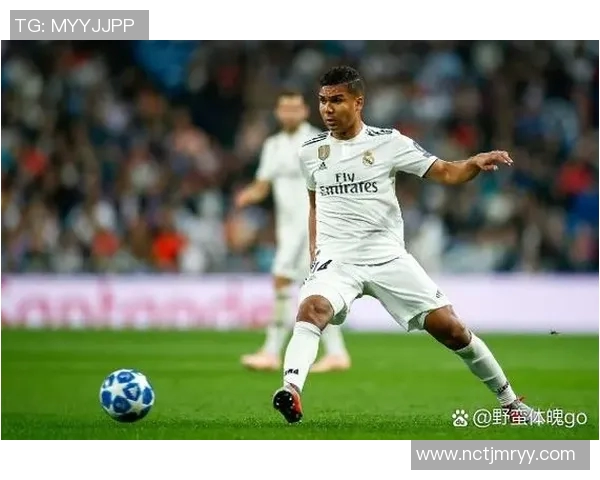 带孔的足球明星揭秘他们的独特魅力与场上风采